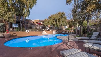 2 Sparkling pools